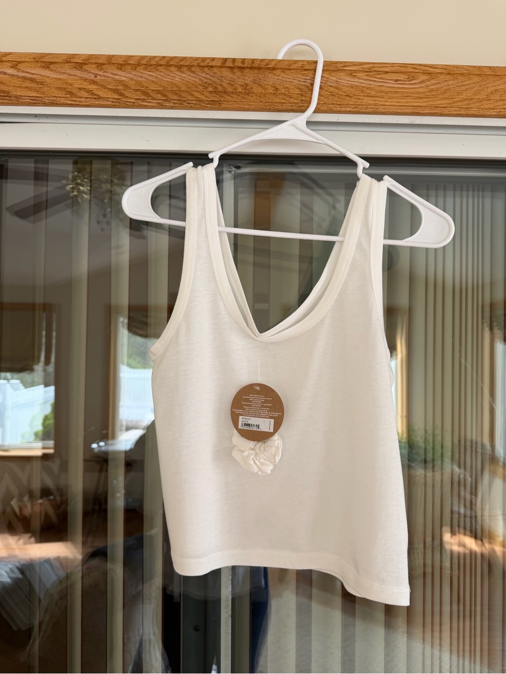 NWT Sundown by Splendid Cropped White Tank Top, with Coordinating Scrunchie